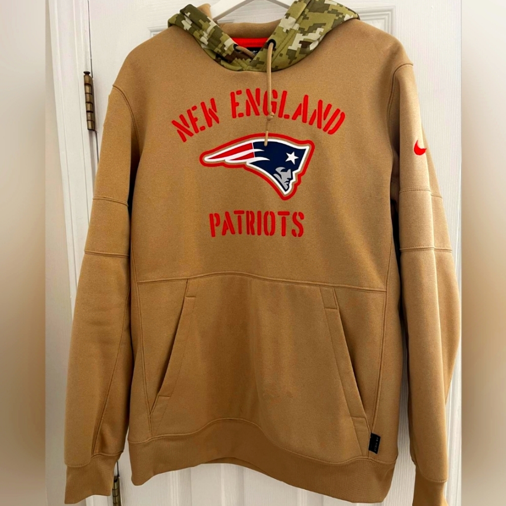 Nike Dri Fit New England Patriots Salute To Service Hoodie.